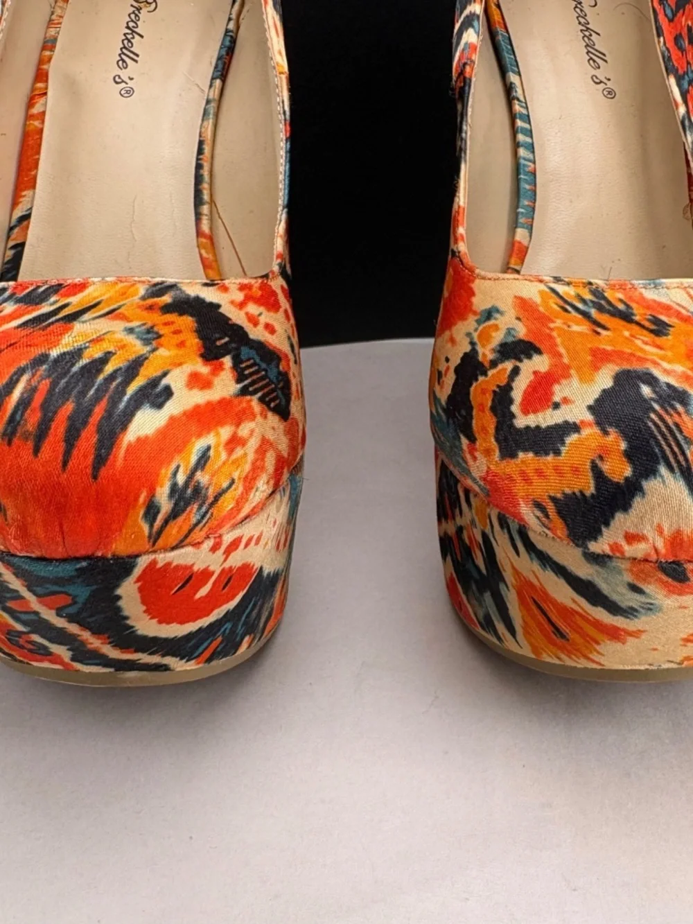 Breckelle's Platform Wedge Abstract Multicolor Fabric Women's Heels Size 9 - Picture 7 of 13